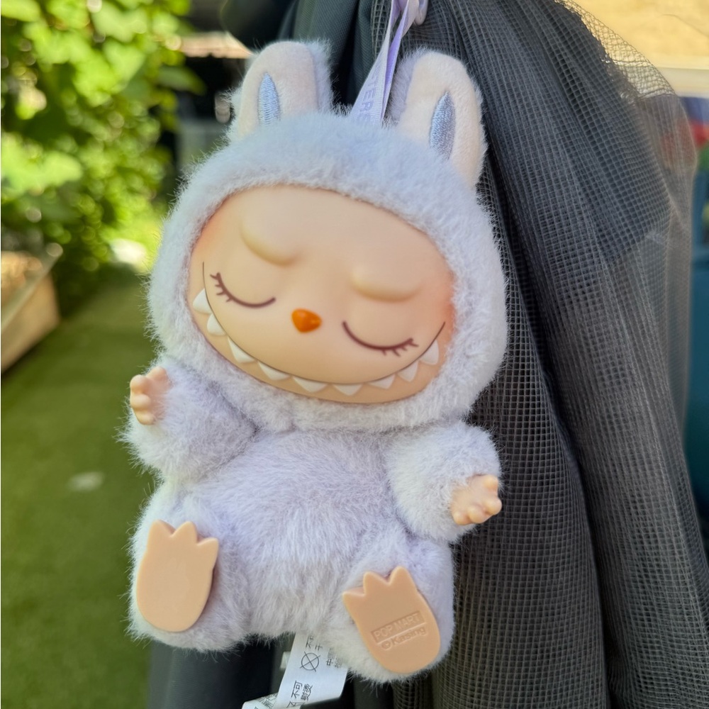 Pop Mart Labubu Plush Toy (Zizi) - Picture 3 of 8